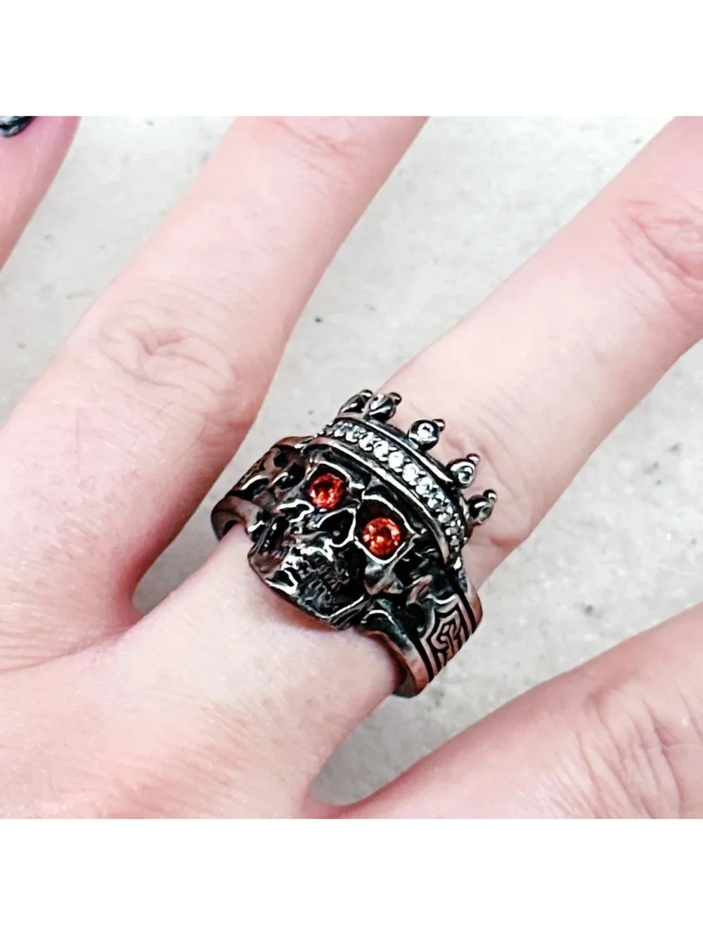 3004u. Skull Ring Goth Size 9 Red